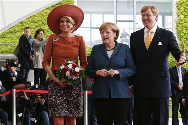 Guillermo y Máxima con Merkel