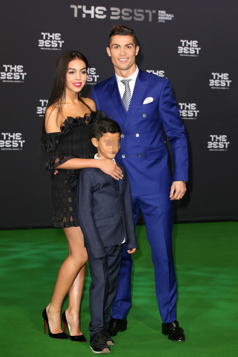 Cristiano Ronaldo hace oficial su relación con Georgina