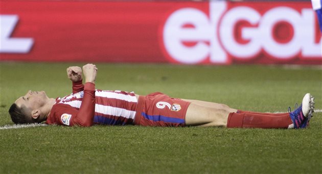 Fernando Torres, ingresado tras sufrir un fuerte golpe en la cabeza en pleno partido