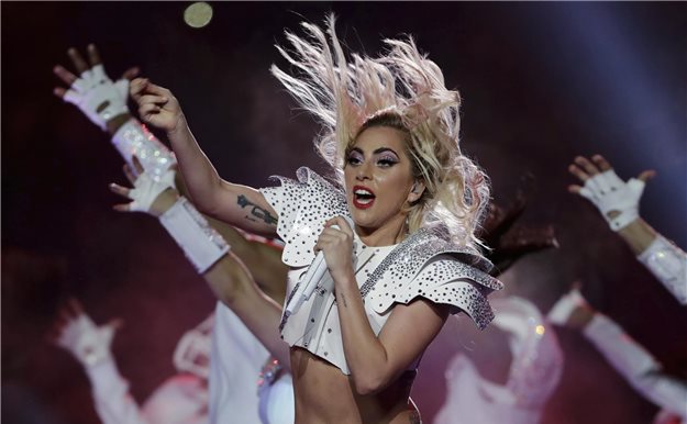Lady Gaga llena la Super Bowl de auténtico espectáculo