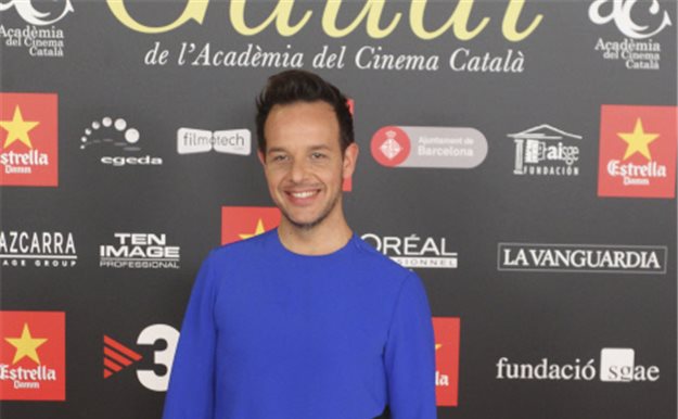 Ángel Llàcer, con un look desacertado, da la nota en los Premios Gaudí