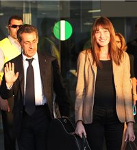 Carla Bruni llega a Barcelona acompañada de Nicolas Sarkozy