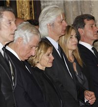 La familia de Alba rota de dolor en el funeral de la duquesa 
