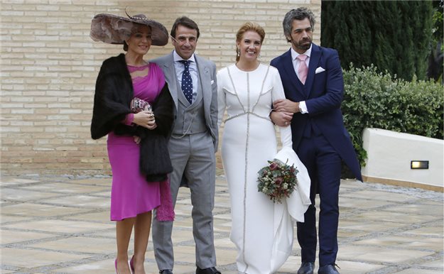 Raquel Bollo lleva a Juan Manuel a la boda de unos amigos