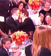 El morreo que se dieron Andrew Gardfield y Ryan Reynolds en los Globos de Oro