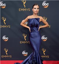 Brillo y glamour en la alfombra roja de los Emmys