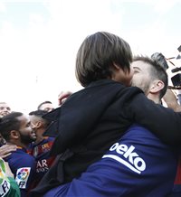 Las imágenes más tiernas de Piqué celebrando el título de liga