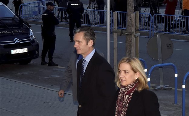 La Infanta Cristina y Urdangarin llegan al juicio por el caso 'Nóos'