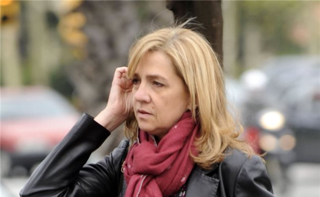 Cristina de Borbón deberá permanecer en el banquillo de los acusados