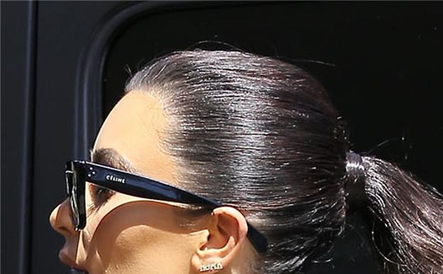 Kim Kardashian lleva a su hija en la oreja