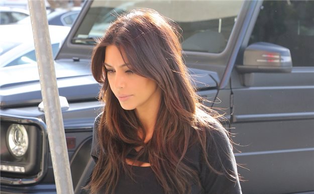 Kim Kardashian sale de casa por primera vez desde que fue atracada