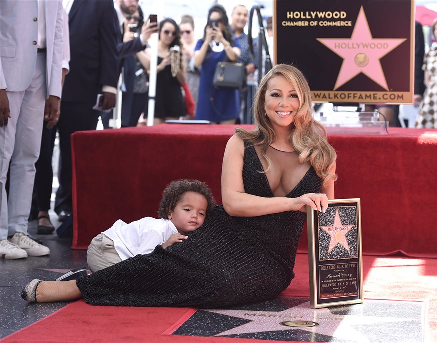 Los hijos de Mariah Carey se aburren en el homenaje a su madre