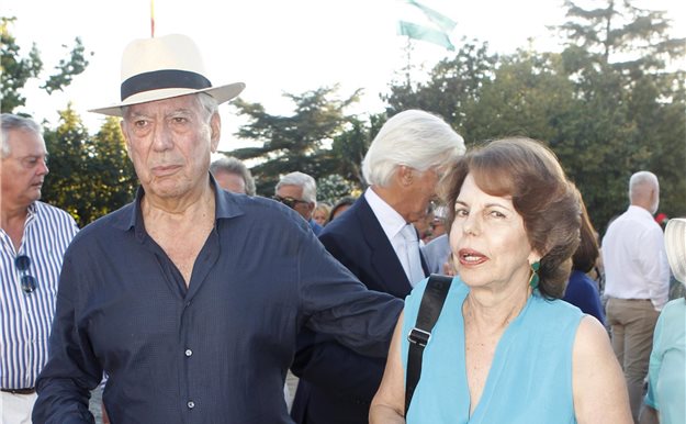 "Mario Vargas Llosa no ha pedido el divorcio en Perú"