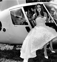 Natalie Portman se escapa de una boda en helicóptero