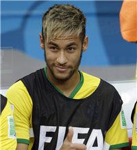 Neymar cree que es "muy joven" para casarse