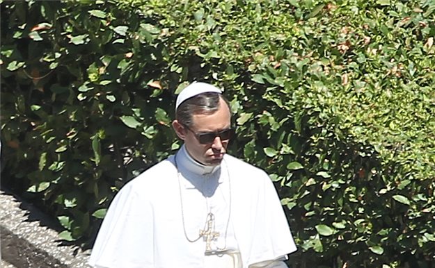 Primeras imágenes de Jude Law como 'The Young Pope'