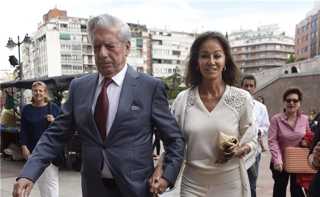 El ataque a Mario Vargas Llosa que empañó sus vacaciones con Isabel Preysler