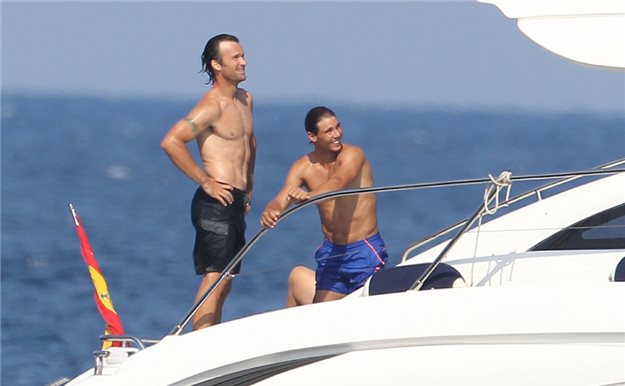 Rafa Nadal y Carlos Moya, dos amigos en el mar