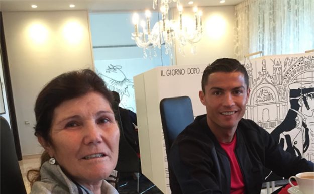 ¿'Cuantísimo' dinero ha gastado Ronaldo en el regalo de su madre?