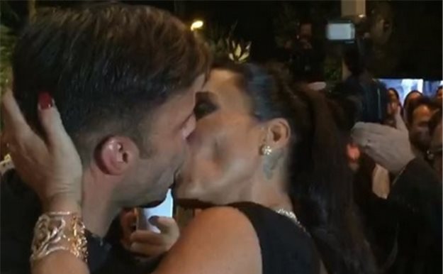 80.000 euros por un beso de Ricky Martin