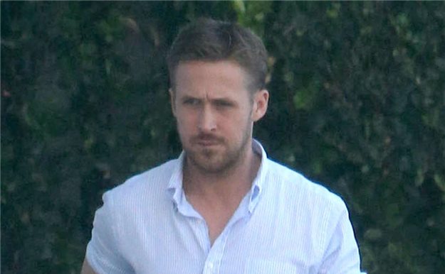 Ryan Gosling solo, ante los rumores de ruptura con Eva Mendes