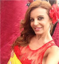 Sonia Monroy, expulsada de la alfombra roja de los Oscar por su vestido con la bandera de España