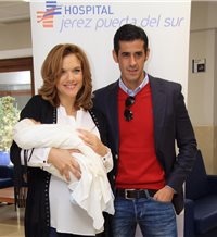 Víctor Janeiro y Beatriz Trapote presentan a su primer hijo
