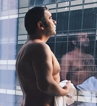Jorge Javier calienta las redes con un desnudo 'a lo Ricky Martin'