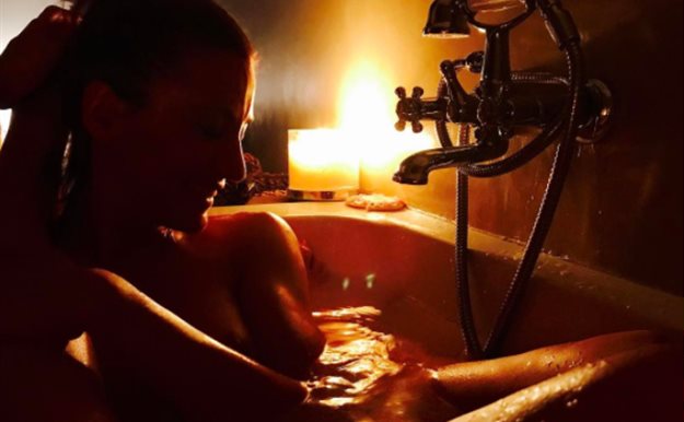 Sandra Barneda y Nagore Robles, su momento más sensual en una bañera