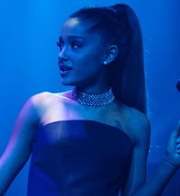 Ariana Grande, rota de dolor, se pronuncia tras el atentado en su concierto