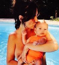 Melani Olivares presenta a su hijo Lucho con su foto más íntima