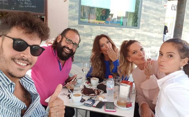 Gloria Camila, Kiko, Las Mellis y Juan Miguel se divierten en Utrera