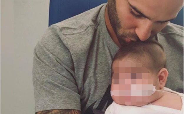 El emotivo y muy significativo gesto de Jesé Rodríguez con su bebé de cuatro meses