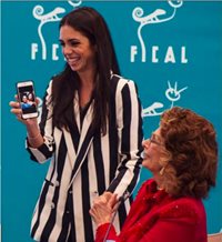 Elena Furiase presume de su abuela Lola Flores con Sophia Loren
