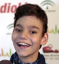 El cantante Adrián Martín, operado dos veces de urgencia por la hidrocefalia que padece