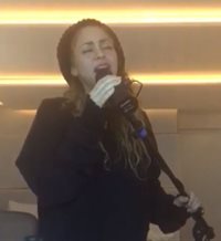 Tras sus problemas de salud... ¡Shakira vuelve a cantar!