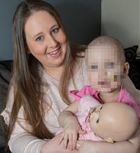 Salva a su hija tras descubrir a través de Internet que padece leucemia 