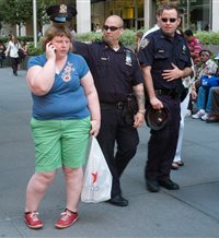 La fotógrafa que capta cómo despreciamos a las personas con sobrepeso