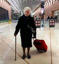 El increíble ejemplo de esta abuela de 93 años que ha viajado a Kenia par ayudar en un orfanato
