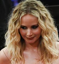 Jennifer Lawrence se cuela entre lo más comentado de los Oscars por culpa de una copa de vino