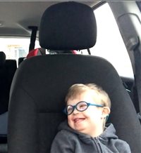 50 niños con síndrome de Down y sus madres protagonizan el ‘Carpool Karaoke’ más emotivo