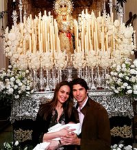 Cayetano Rivera y Eva González, su primera Semana Santa con su hijo