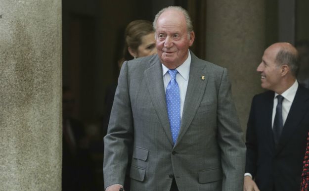 El rey emérito Juan Carlos, operado con éxito de la rodilla