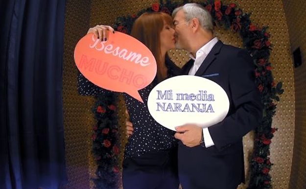 Carlos Sobera recibe la sorpresa más romántica en 'First Dates'
