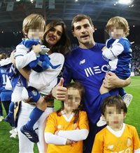 Iker Casillas y Sara Carboreno vuelven a celebrar una victoria con un romántico beso