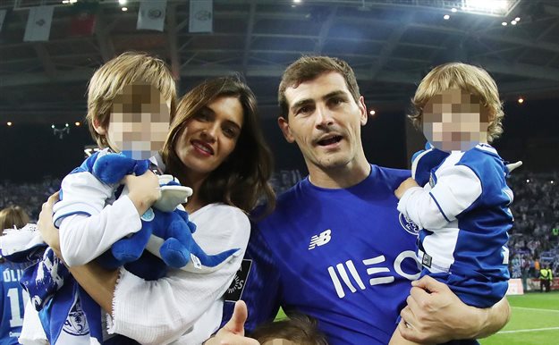 Iker Casillas y Sara Carboreno vuelven a celebrar una victoria con un romántico beso