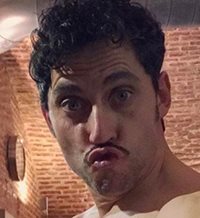 Paco León celebra su millón de seguidores en instagram... ¡corriendo desnudo!
