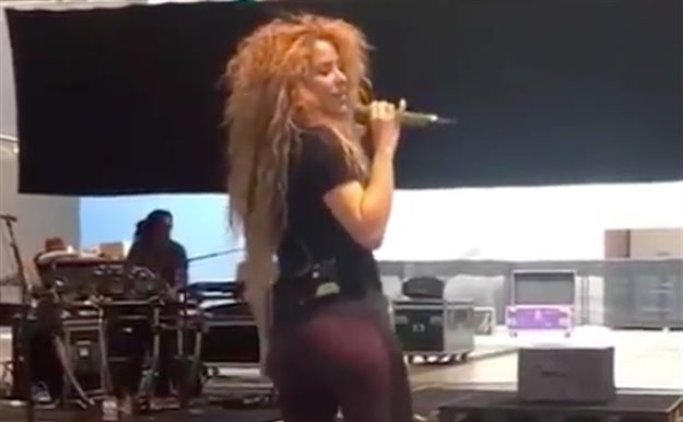 Shakira ignora las críticas a su físico en su vídeo más 'sexy'