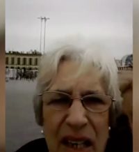 Dos señoras argentinas conquistan la red tratando de hacer un selfi