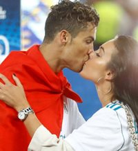 Los jugadores del Madrid celebran con sus hijos la Champions número 13